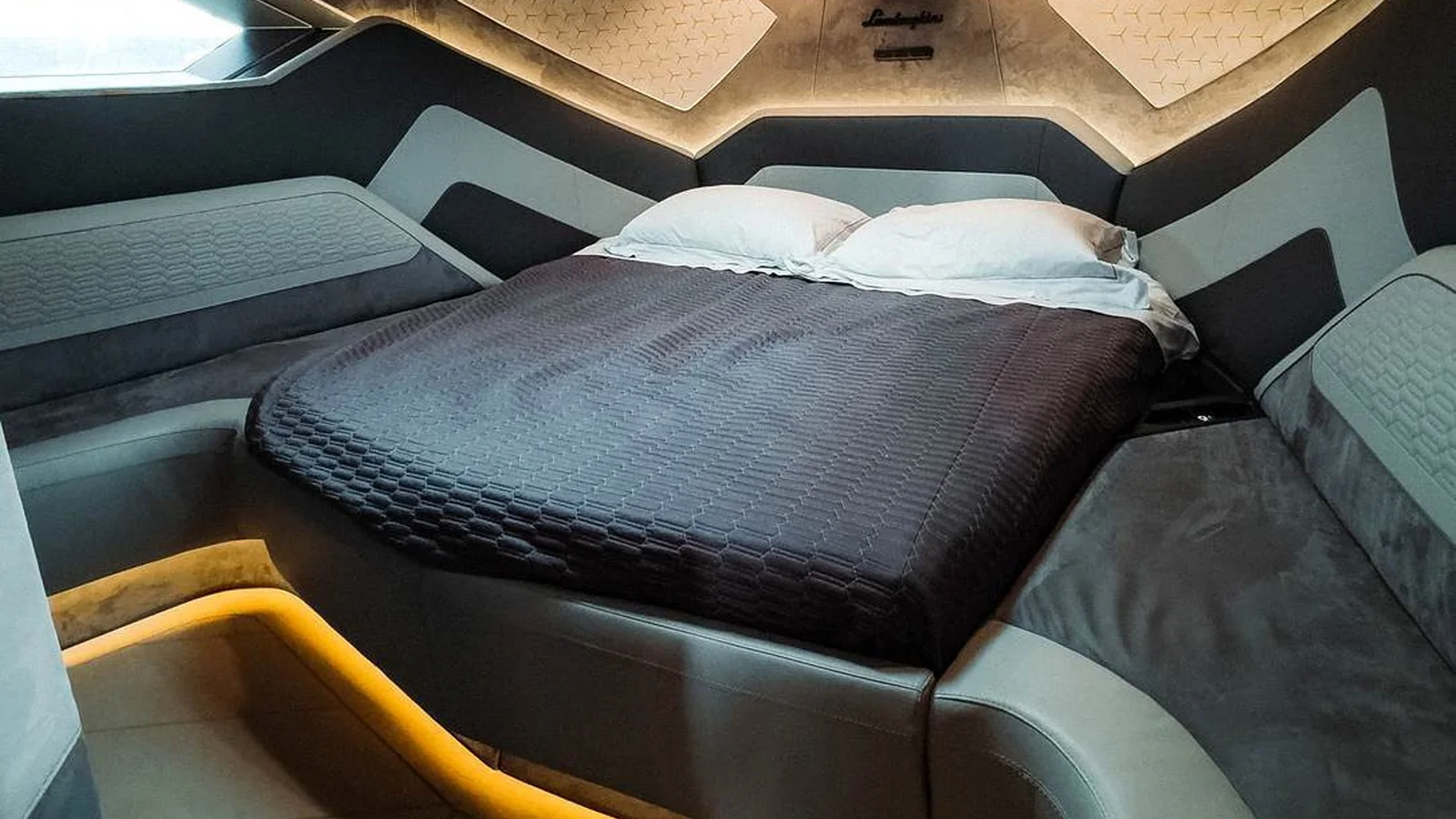 Brand New Elite Lamborghini 63 Yacht - Photo 5