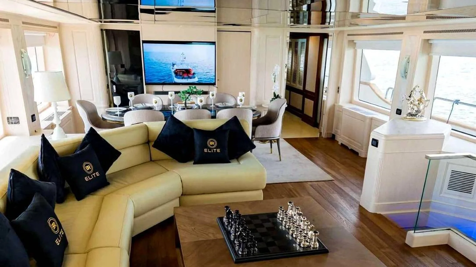 Elite Benetti Triple Deck 125 Yacht - Photo 4