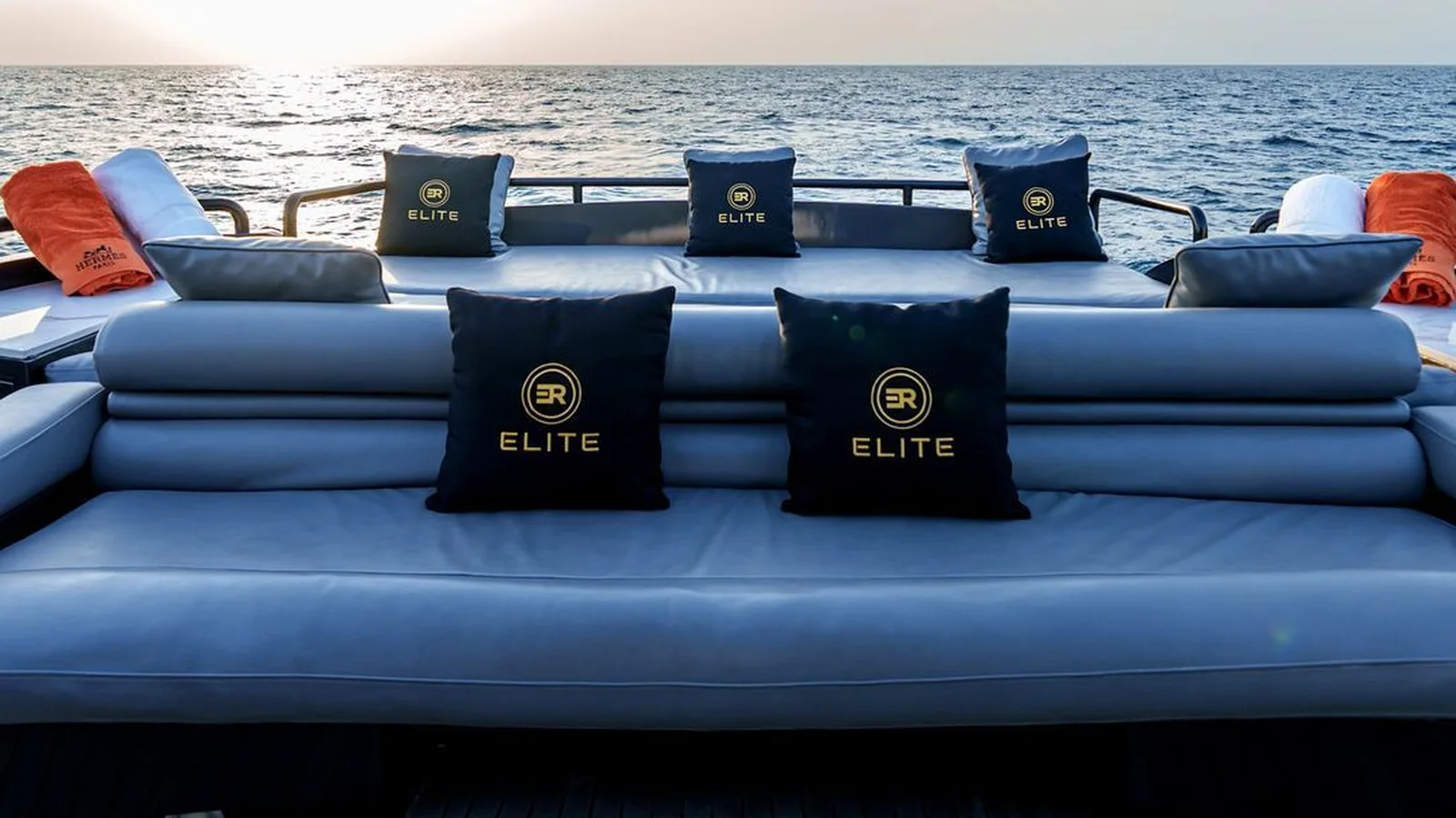 Elite Black Predator 105 Yacht - Photo 3