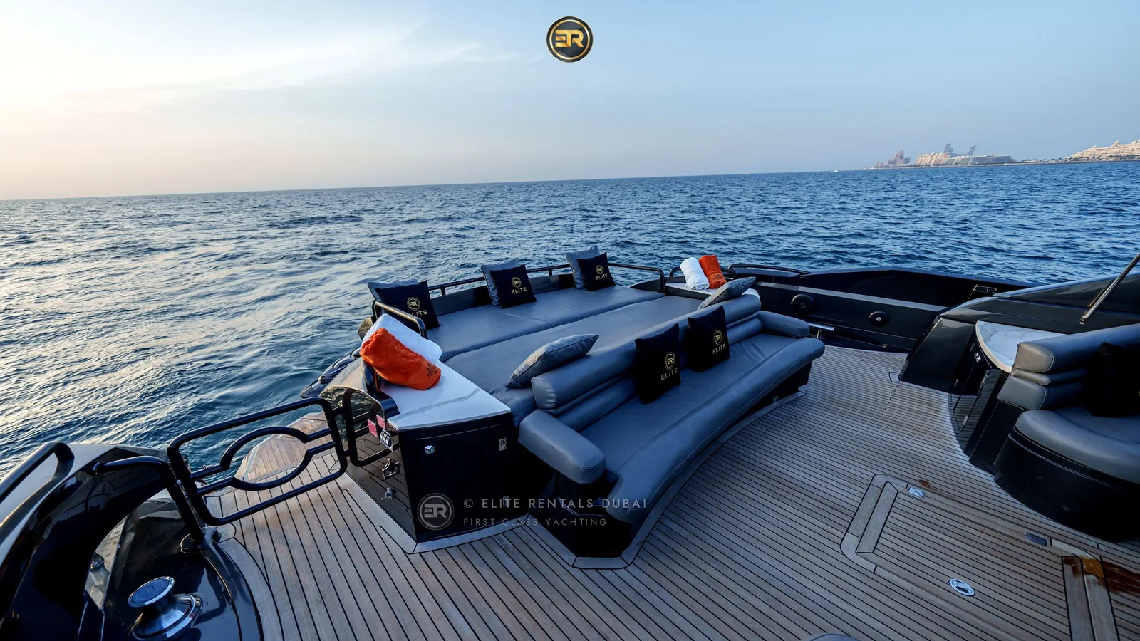 Elite Black Predator 105 Yacht - Photo 12
