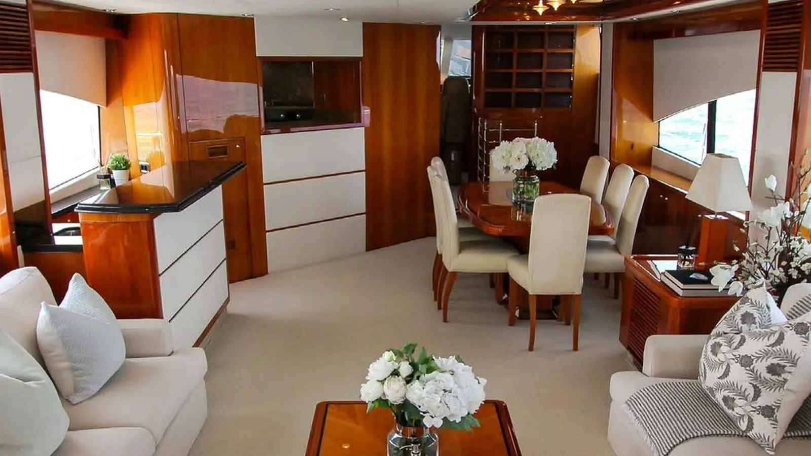 Elite Black Predator Sport 105 Yacht - Photo 3
