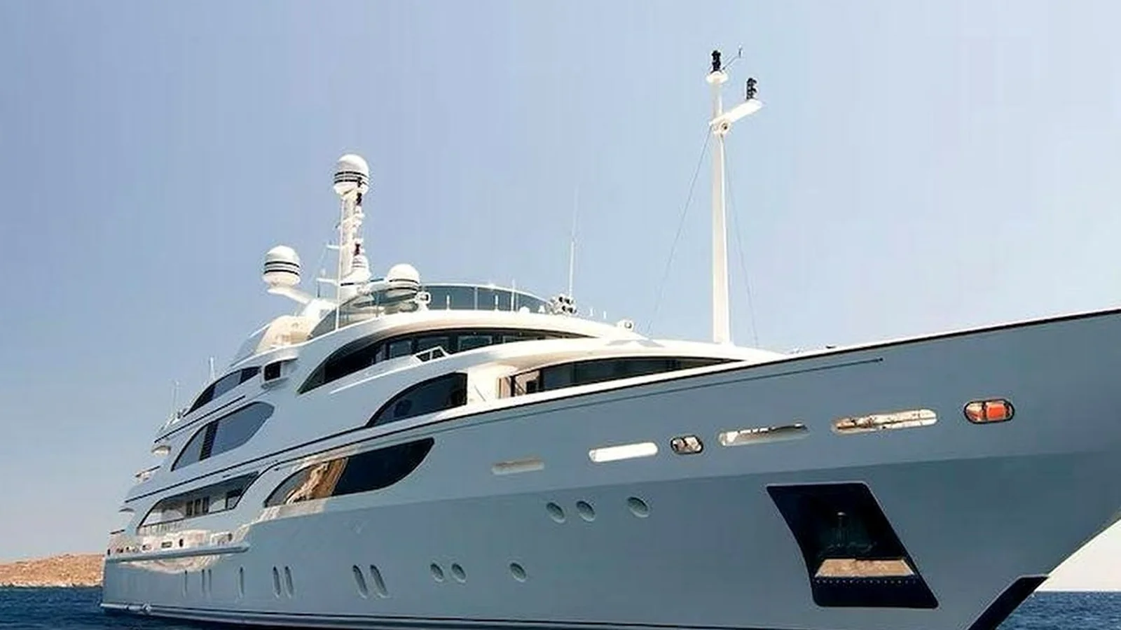 Elite Celestial Titan X250 Super Yacht - Photo 2