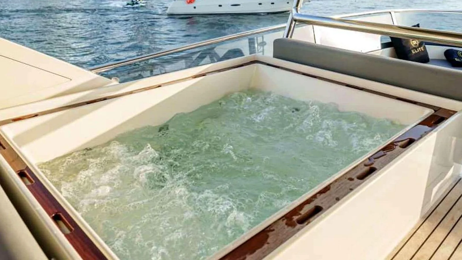 Elite Diamond Apollo 100 Yacht - Photo 3