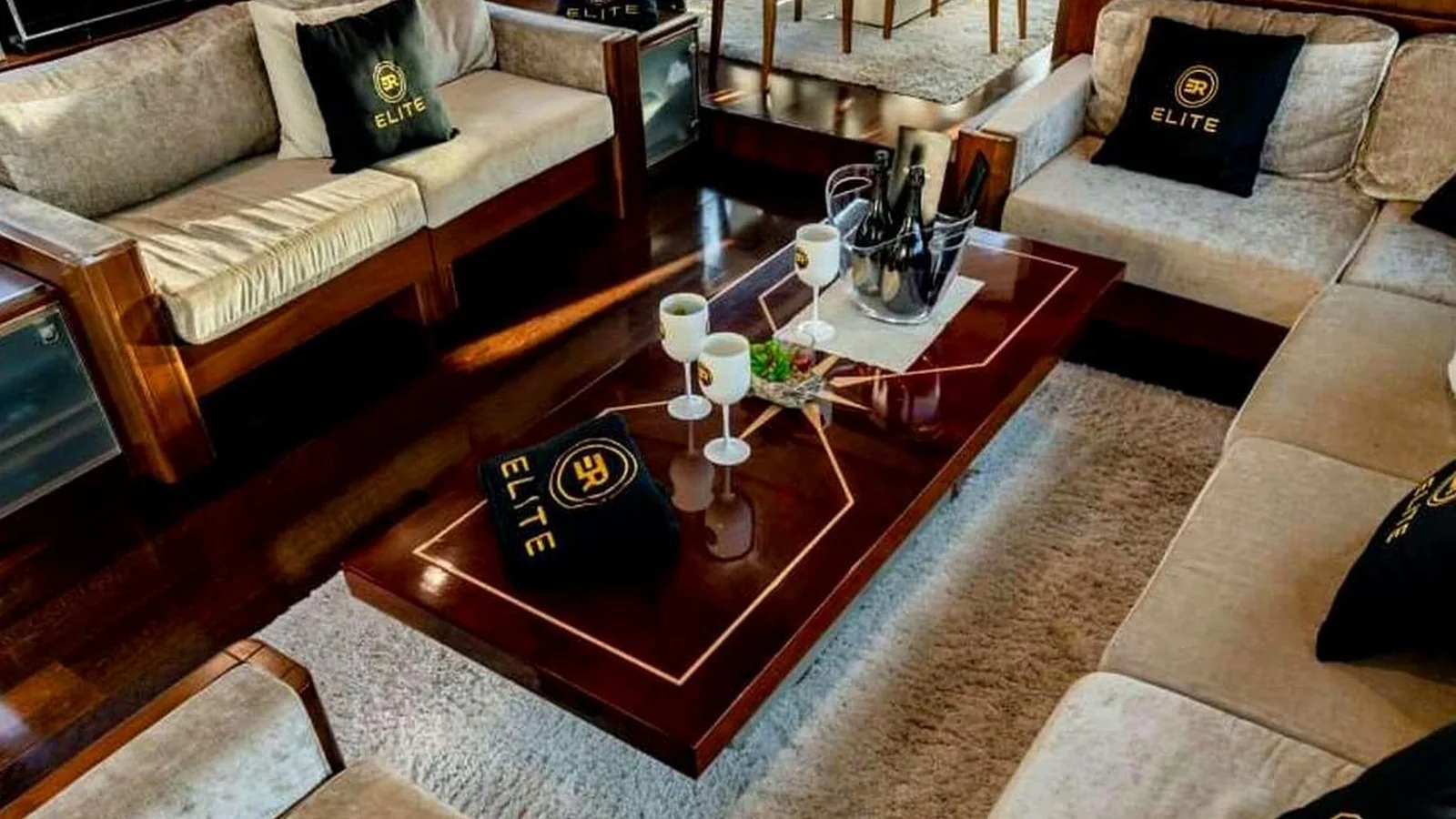 Elite Diamond Apollo 100 Yacht - Photo 4