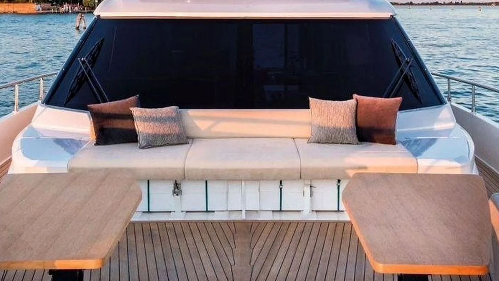 Elite Predator Ferretti 670x Yacht - Photo 3