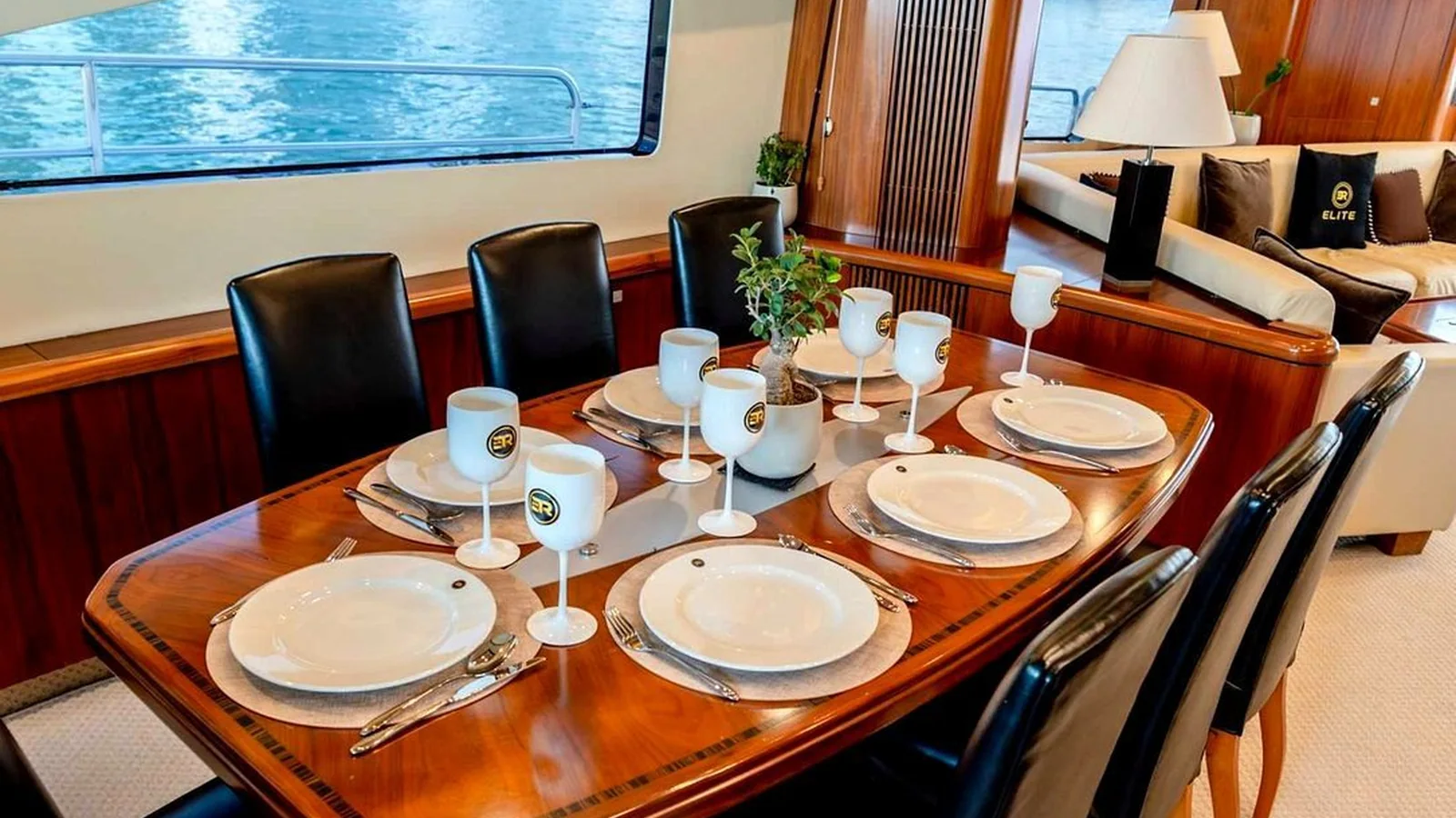 Elite Predator Havana 95 Yacht - Photo 3