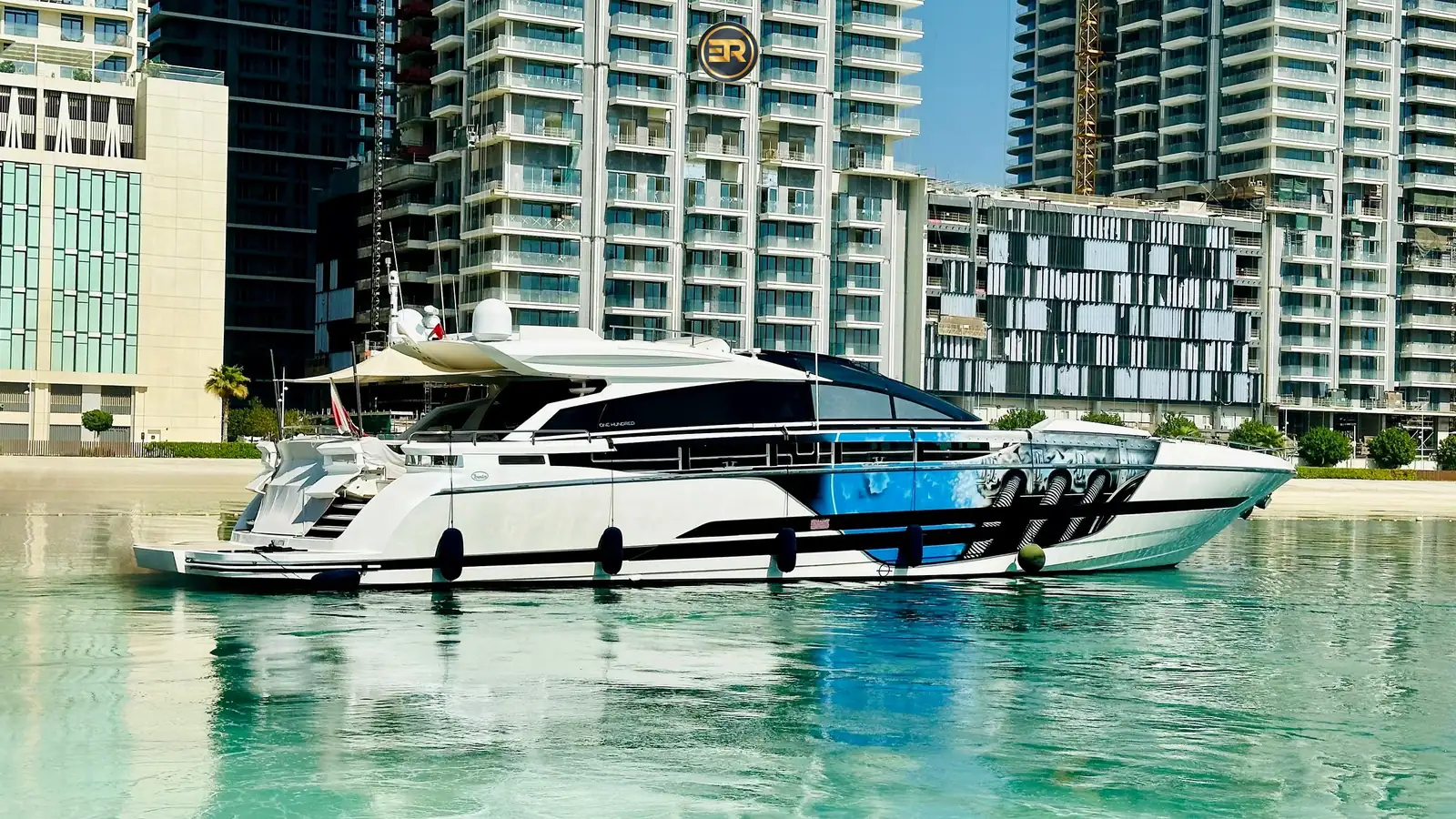 Elite Sorrento 100 Yacht - Luxury Yacht Charter Dubai Marina