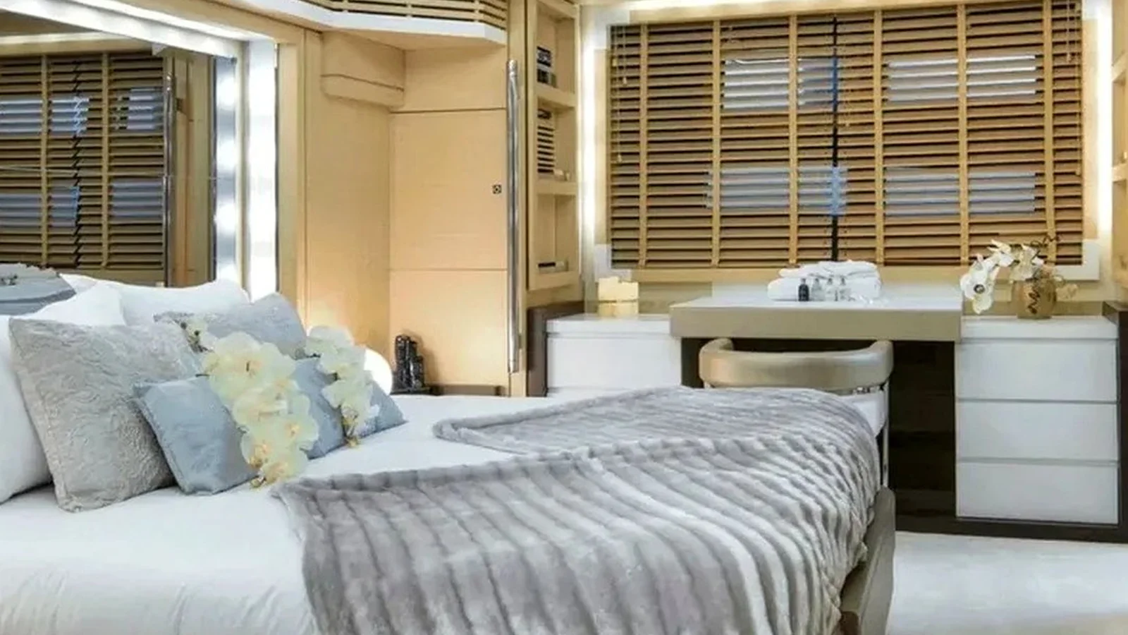 Elite Sorrento 100 Yacht - Photo 5