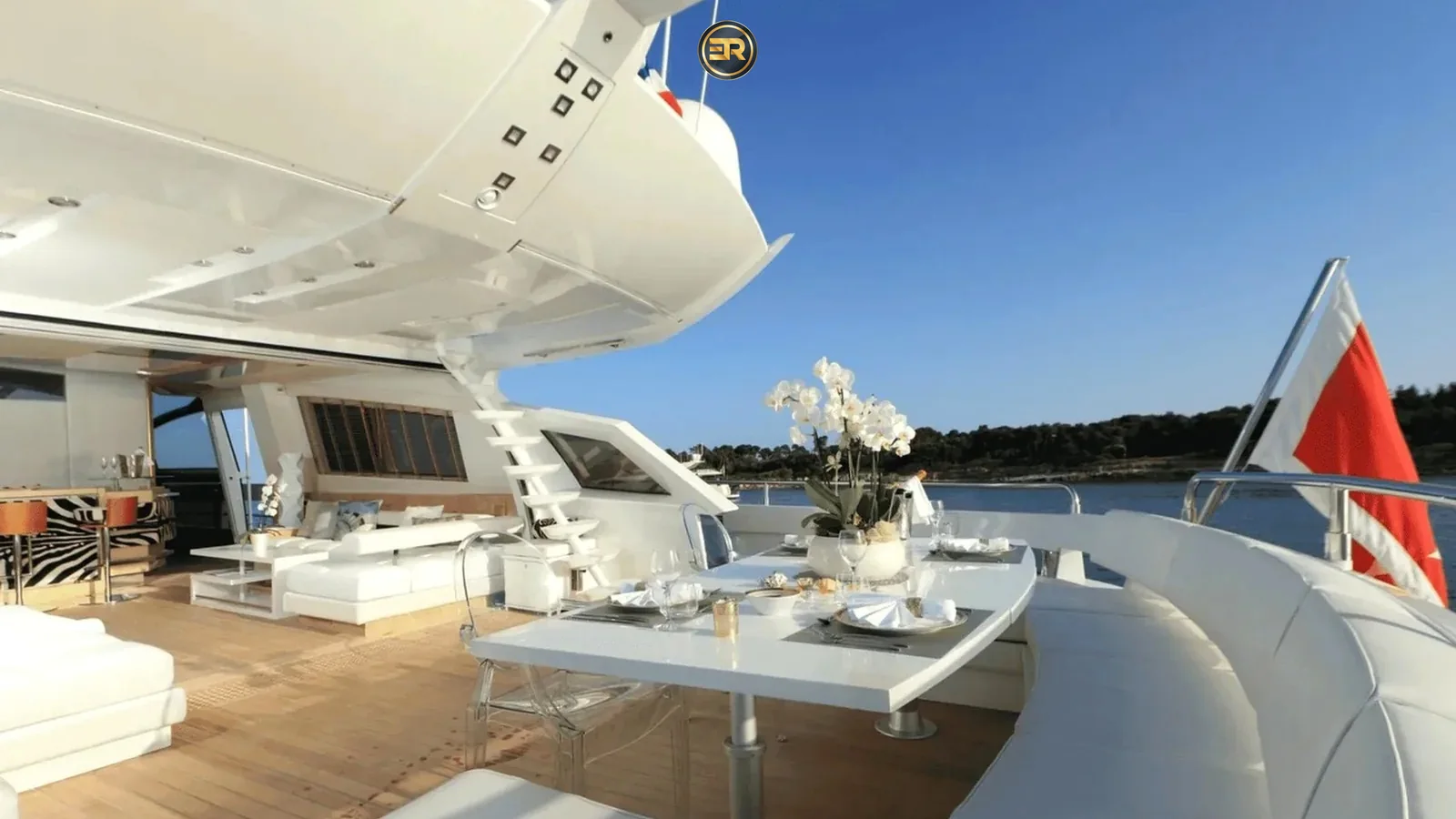 Elite Sorrento 100 Yacht - Photo 10