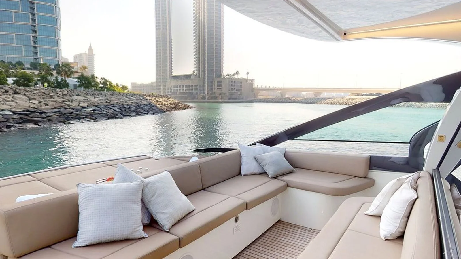 Elite White Predator Pershing Yacht - Photo 4