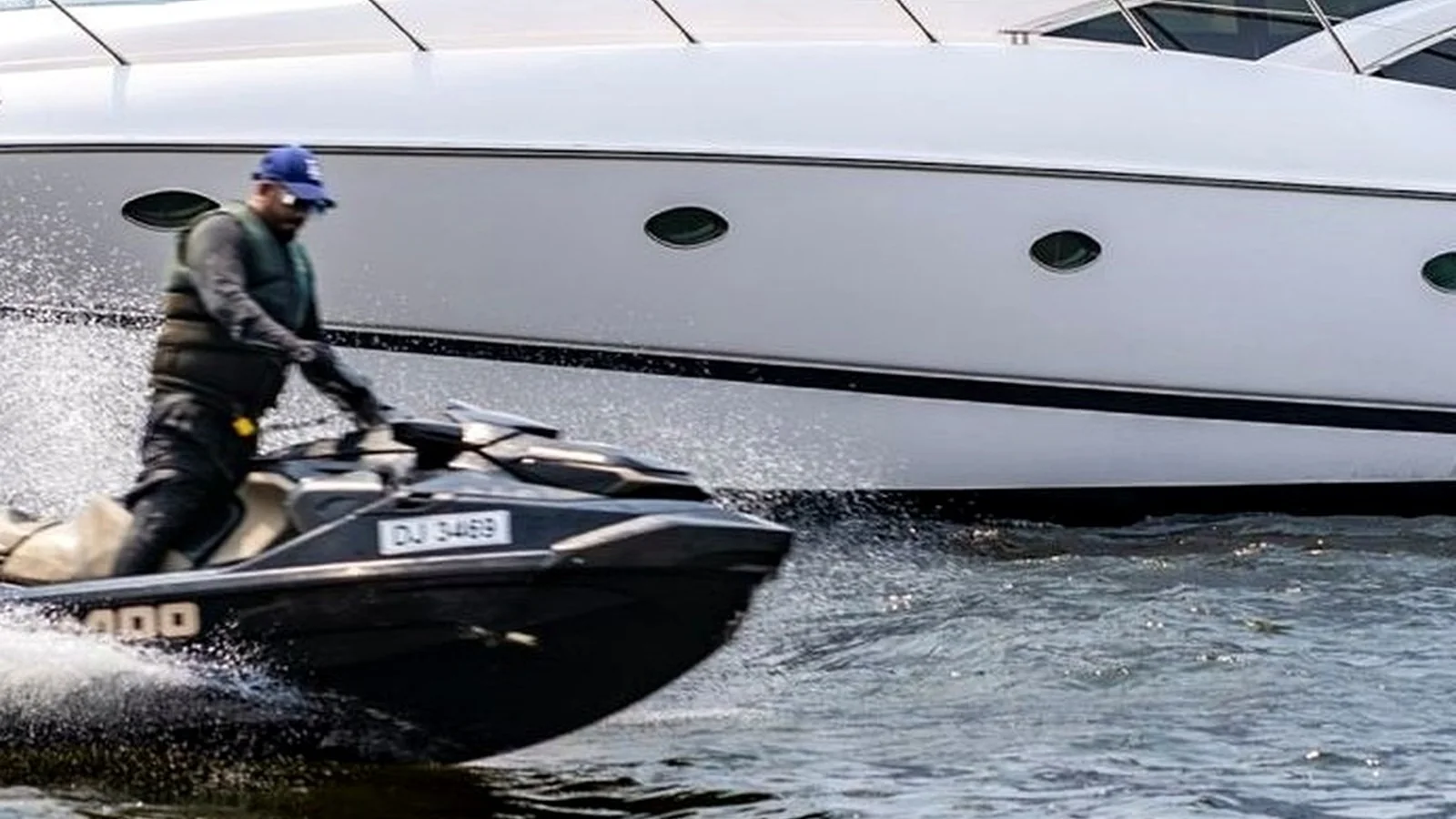 Elite White Rivera 70 Yacht - Photo 2